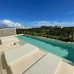 New Villa With Bathtub And Jacuzzi